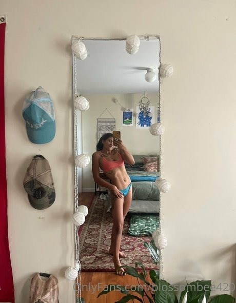 Blossombee420 nude leaked OnlyFans photo #6