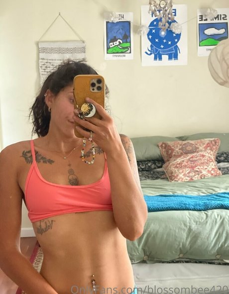 Blossombee420 nude leaked OnlyFans pic