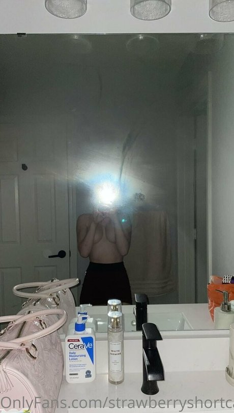 Strawberryshortcakes420 nude leaked OnlyFans photo #9