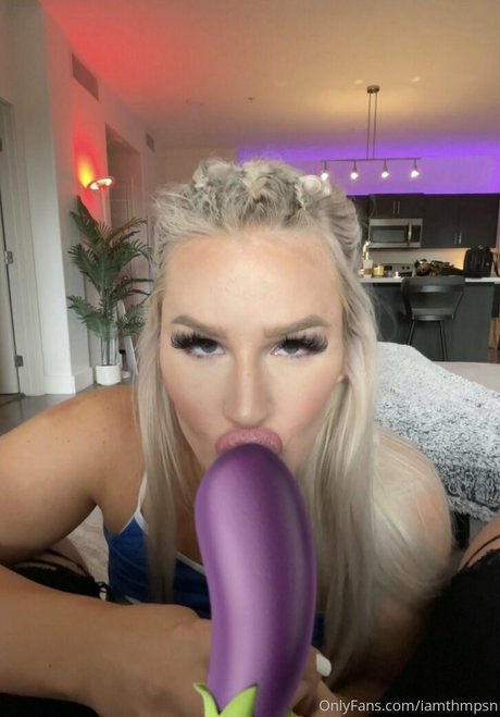 Iamthmpsn nude leaked OnlyFans photo #17