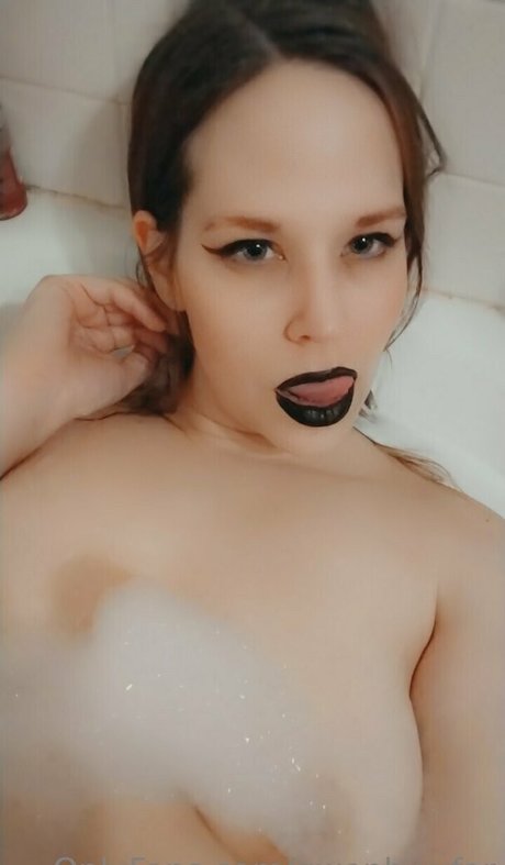 Gwenhwyfar nude leaked OnlyFans pic