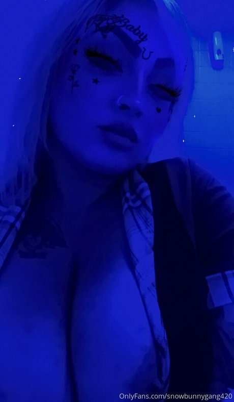 Snowbunnygang420 nude leaked OnlyFans photo #3