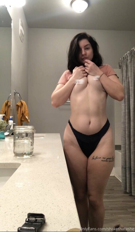 Shakethatashe nude leaked OnlyFans pic