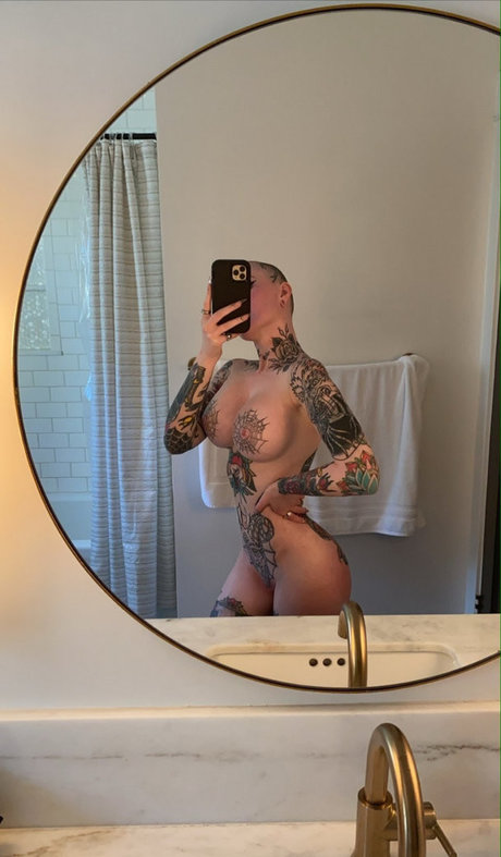 Embodoe nude leaked OnlyFans pic