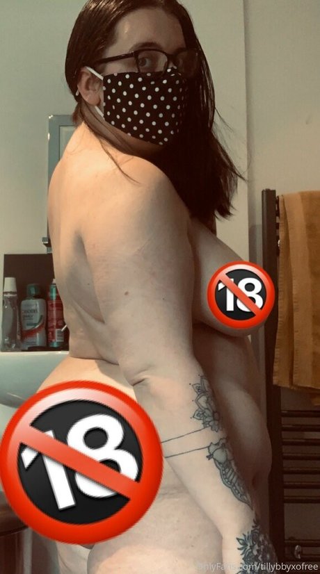 Tillybbyxofree nude leaked OnlyFans pic