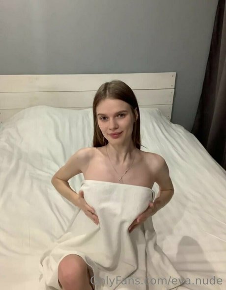Eva.nude11 nude leaked OnlyFans photo #5