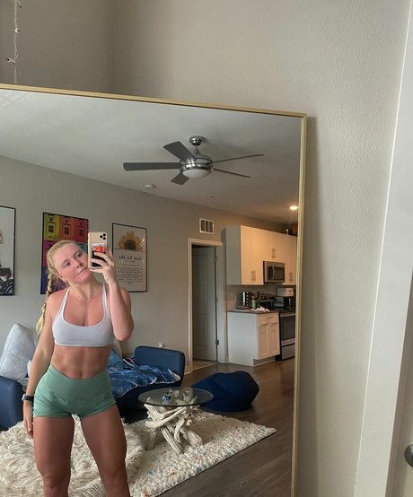 Madison Lichtig nude leaked OnlyFans pic