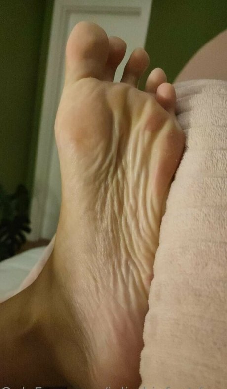 Julie.bigfeet.free nude leaked OnlyFans pic