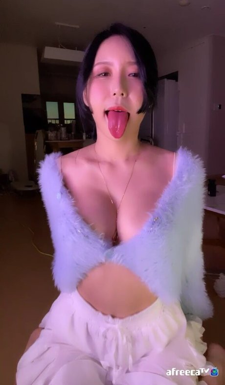 Kimjeewoo529 nude leaked OnlyFans photo #40