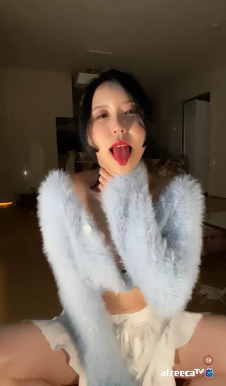 Kimjeewoo529 nude leaked OnlyFans photo #52