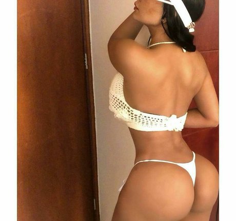 Caro Velez Betancourth nude leaked OnlyFans pic