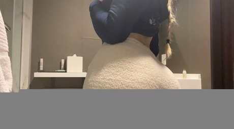 Bootybyshel2 nude leaked OnlyFans pic