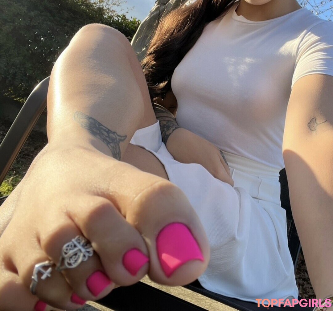 Mariefrenchgirlfeet Nude Leaked OnlyFans Photo #4