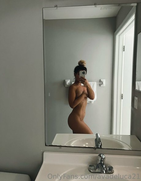 Avadeluca21 nude leaked OnlyFans photo #5