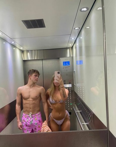 Chlotobin nude leaked OnlyFans pic