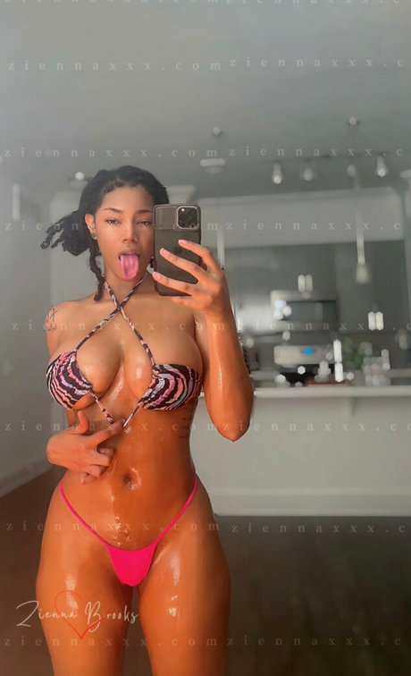 Ziennaxxx nude leaked OnlyFans pic