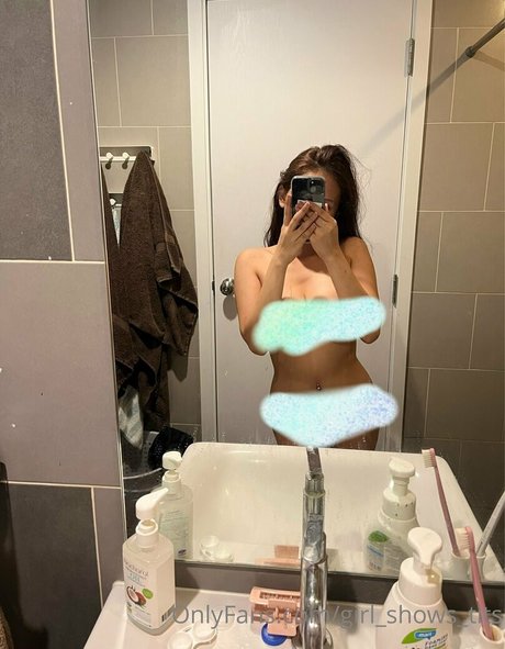 Girl_shows_tits nude leaked OnlyFans photo #7