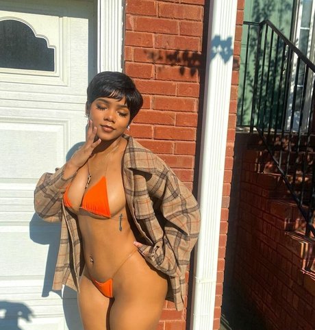 Nia.no.long nude leaked OnlyFans pic