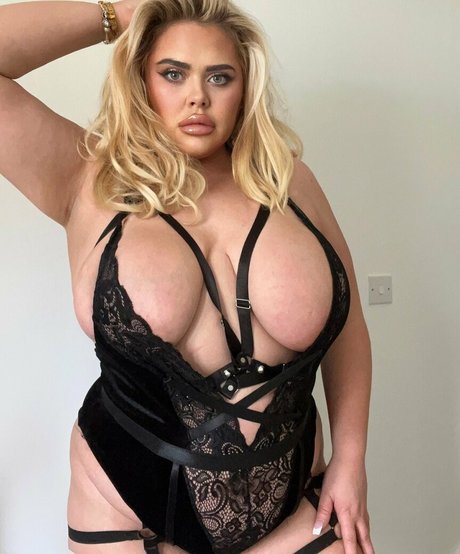 Susannah Elizabeth nude leaked OnlyFans pic