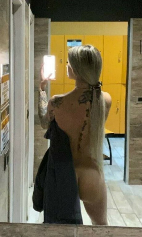 Giulismolteni nude leaked OnlyFans pic