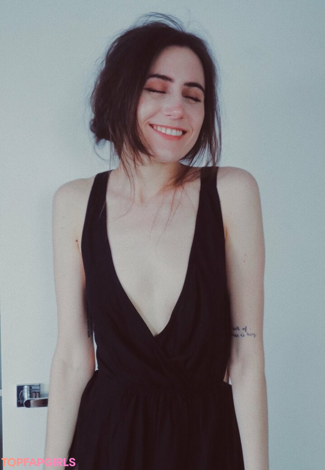 Dodie Clark Nude Leaked OnlyFans Photo #11