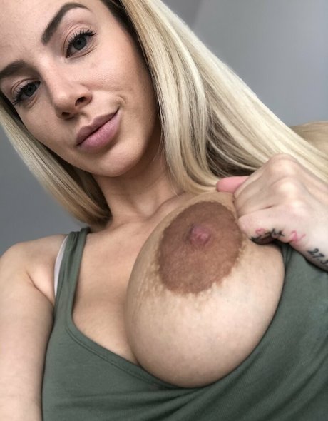 Nathalycheriexxx nude leaked OnlyFans pic
