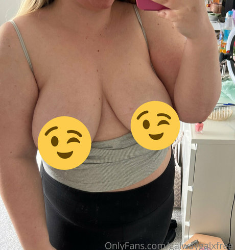 Galwaygalxfree nude leaked OnlyFans photo #9