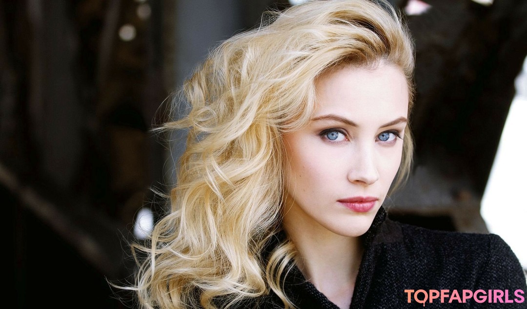 Sarah Gadon Nude Leaked OnlyFans Photo #23