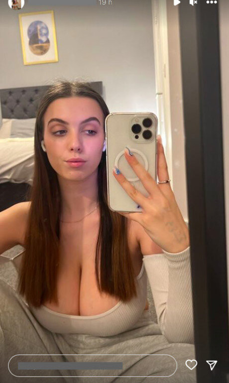 Chelsea Rowlinson nude leaked OnlyFans pic