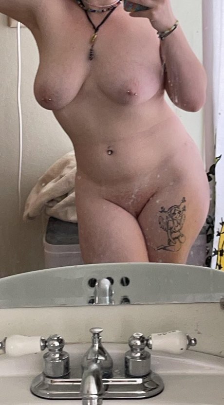 Izzyisdying nude leaked OnlyFans pic