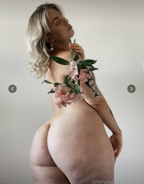 Soph Lewis nude leaked OnlyFans photo #6