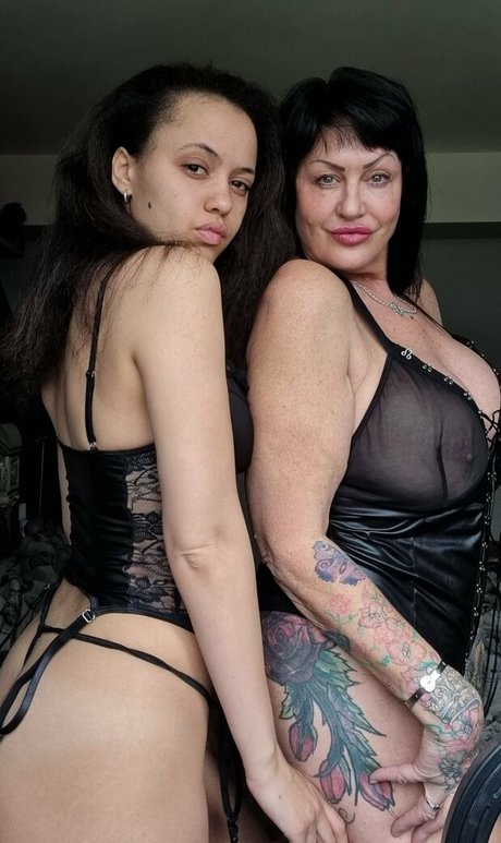 Mum_Vs_Daughter nude leaked OnlyFans pic