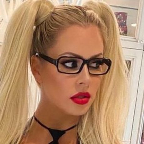 Maryse Ouellet nude leaked OnlyFans pic