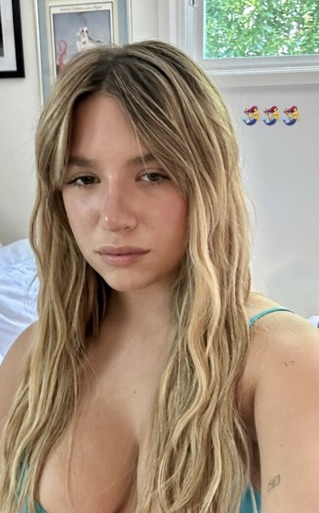 Mackenzie Ziegler nude leaked OnlyFans pic