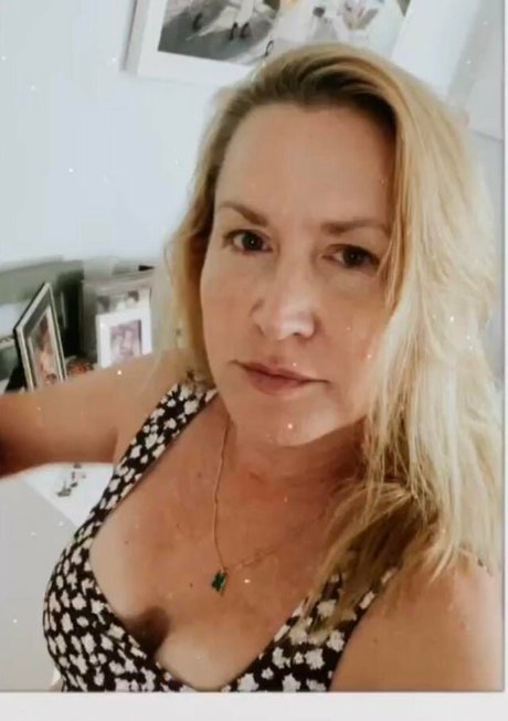 Angela Kinsey nude leaked OnlyFans pic