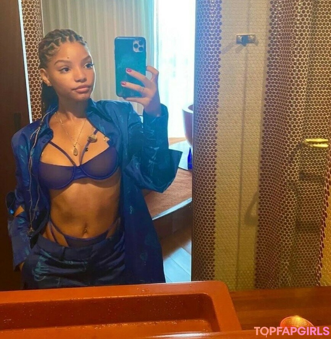 Halle Bailey Nude Leaked OnlyFans Photo #247