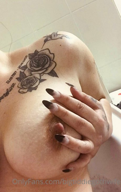 Bigtiddiegothwife nude leaked OnlyFans pic