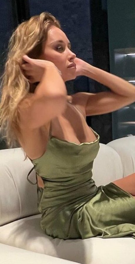 Una Healy nude leaked OnlyFans pic