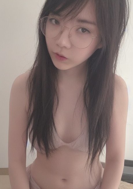 LilyPichu nude leaked OnlyFans pic