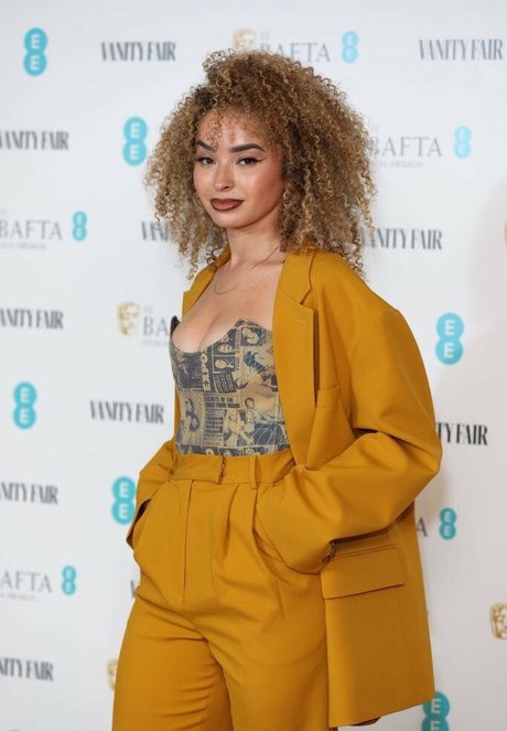 Ella Eyre nude leaked OnlyFans photo #45