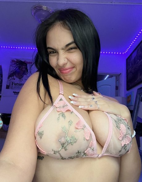 Emvlina nude leaked OnlyFans pic