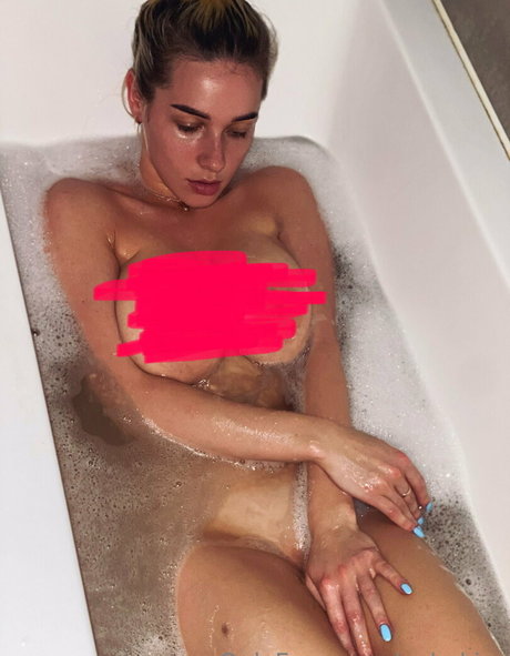 Only-kira nude leaked OnlyFans photo #17