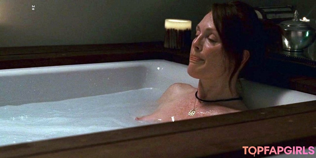 Julianne Moore Nude Leaked OnlyFans Photo #5