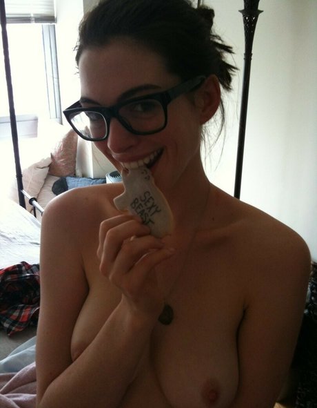 Anne Hathaway nude leaked OnlyFans pic