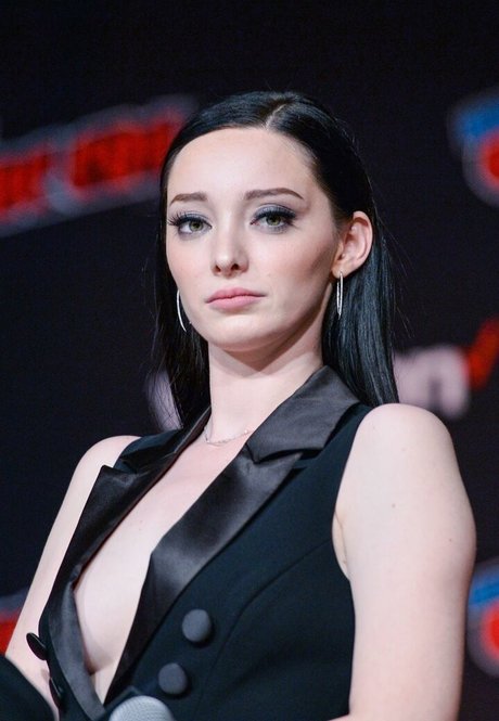 Emma Dumont nude leaked OnlyFans photo #12