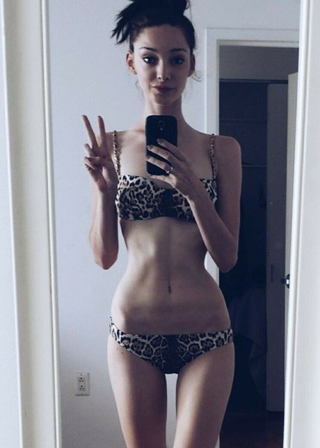 Emma Dumont nude leaked OnlyFans photo #28