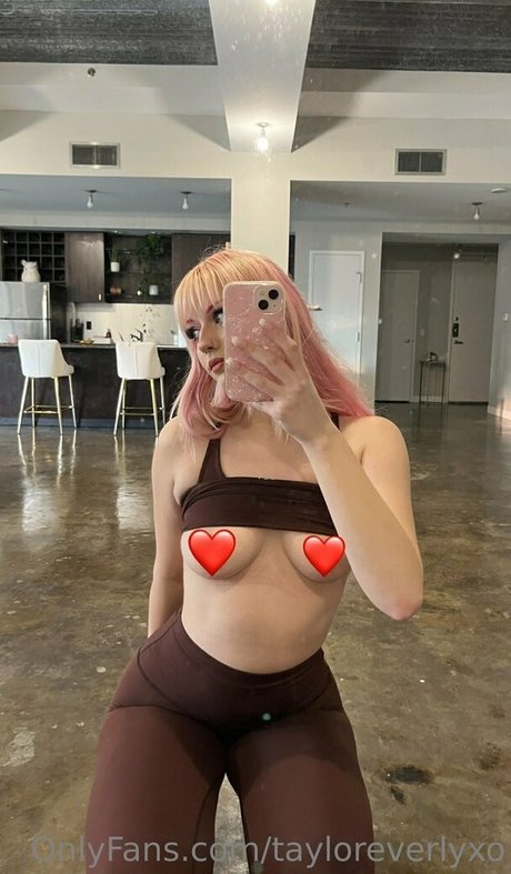 Tayloreverlyxo nude leaked OnlyFans pic