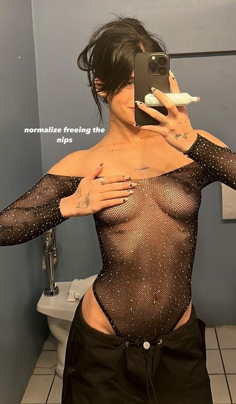 Nessa Barrett nude leaked OnlyFans pic