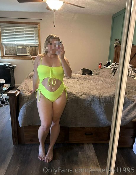 Emerald1995 nude leaked OnlyFans pic
