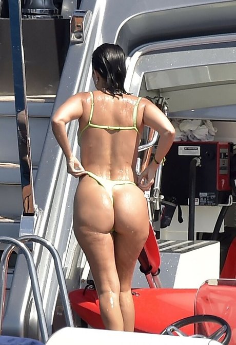 Kourtney Kardashian nude leaked OnlyFans pic